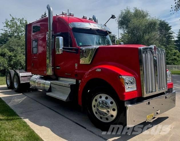 Kenworth W 990 Conventional Trucks / Tractor Trucks