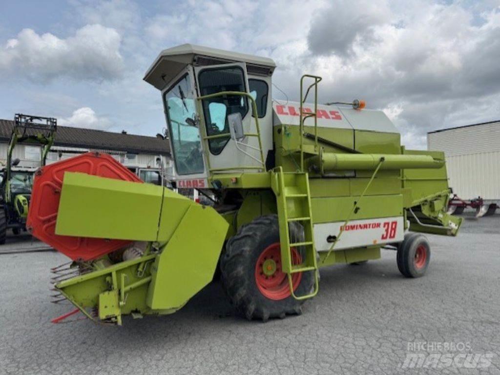 CLAAS Dominator 38 Combine Harvesters