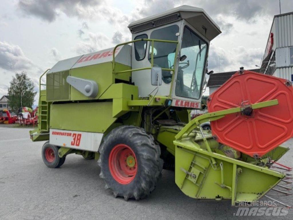 CLAAS Dominator 38 Combine Harvesters