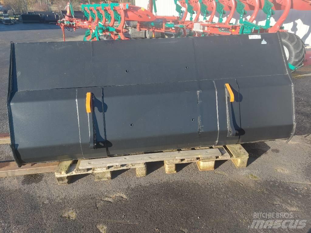 Ålö Skopa Front Loader Accessories