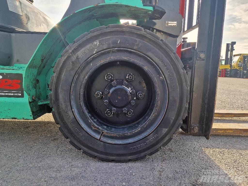 Mitsubishi FD30N Reach trucks