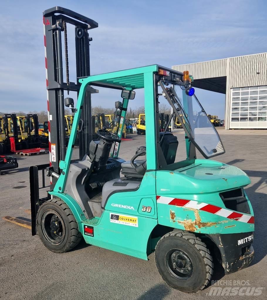 Mitsubishi FD30N Reach trucks