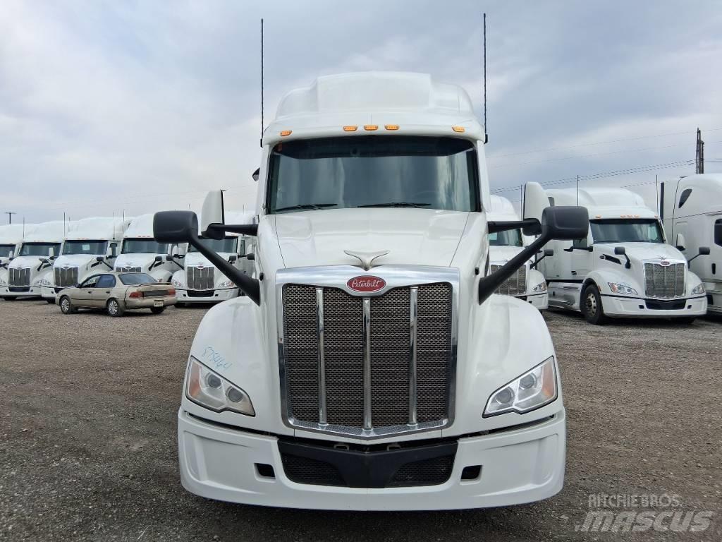 Peterbilt 579 Conventional Trucks / Tractor Trucks