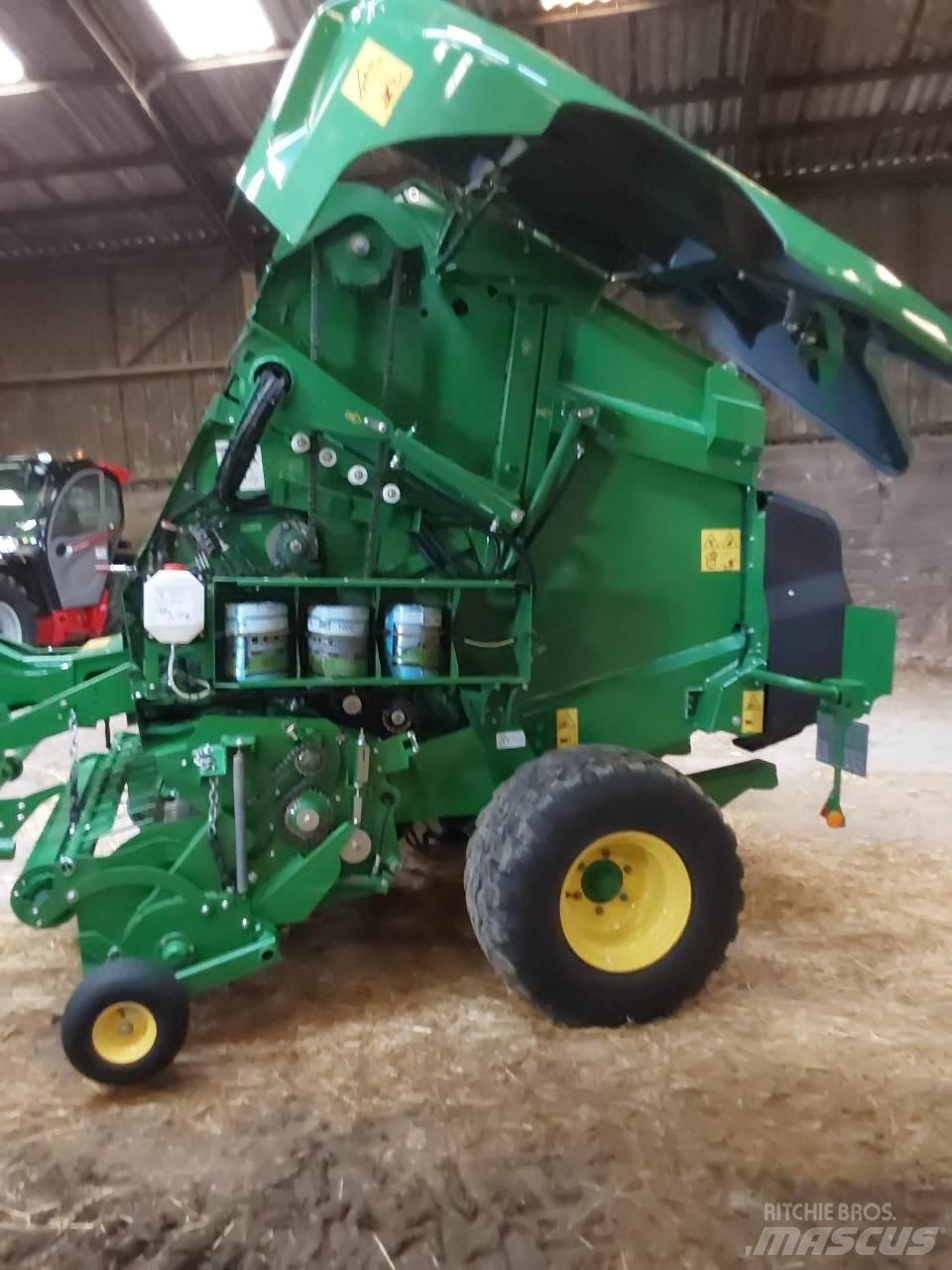 John Deere V 451 M Round Balers