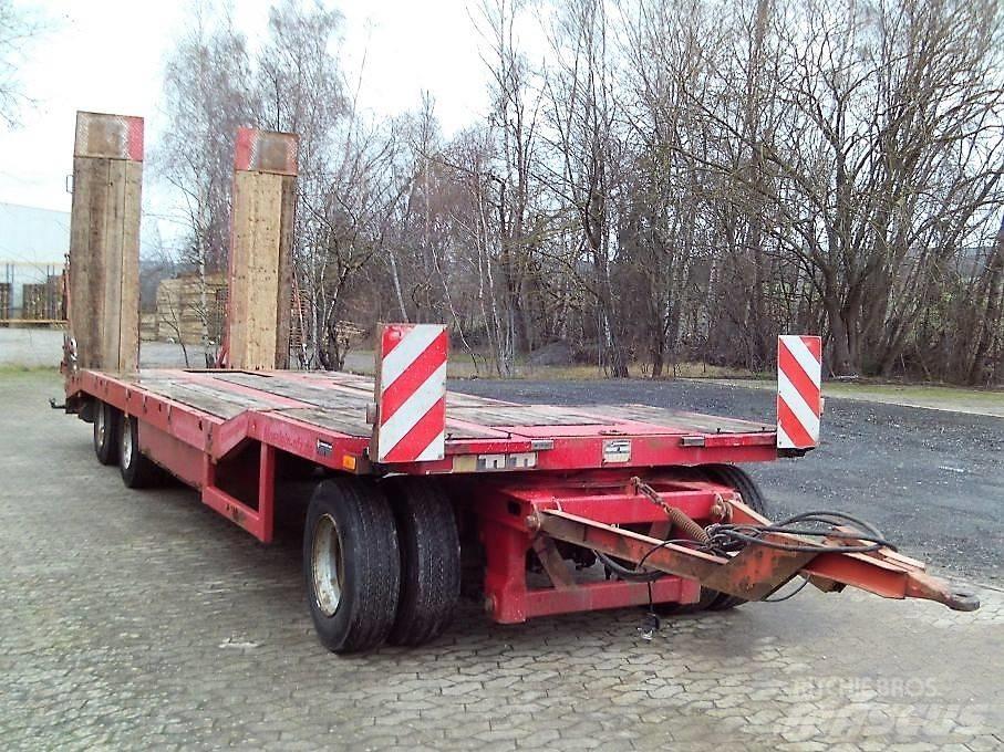 Möslein T 3 Lowboy trailer