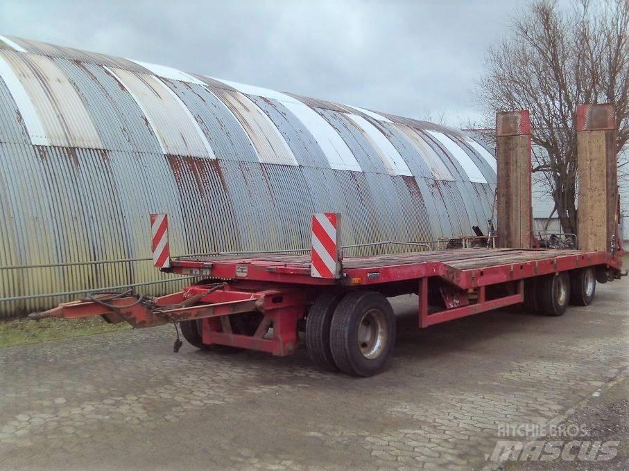 Möslein T 3 Lowboy trailer