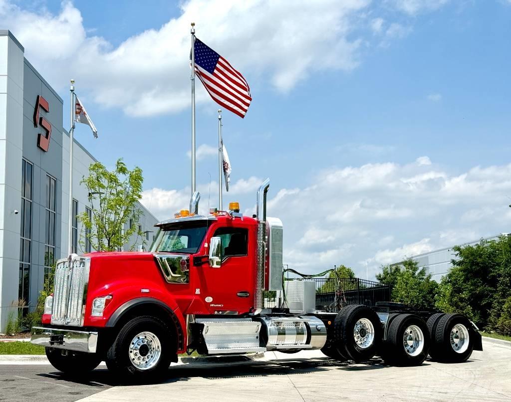 Kenworth W 990 Conventional Trucks / Tractor Trucks