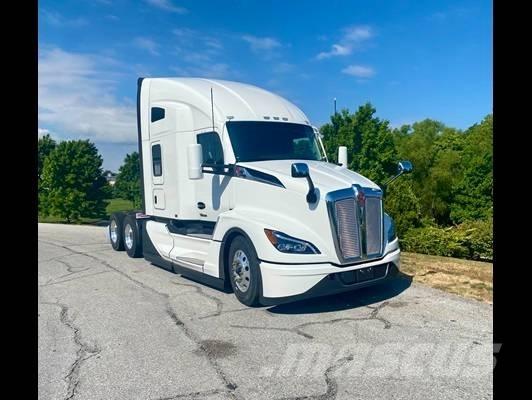 Kenworth T 680 Conventional Trucks / Tractor Trucks