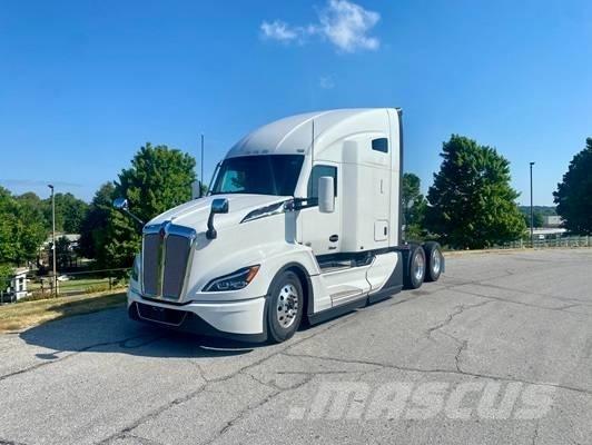 Kenworth T 680 Conventional Trucks / Tractor Trucks