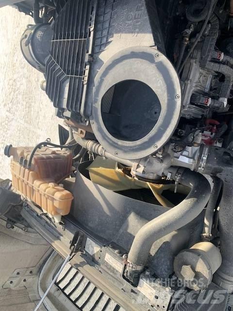 International LT 625 Conventional Trucks / Tractor Trucks