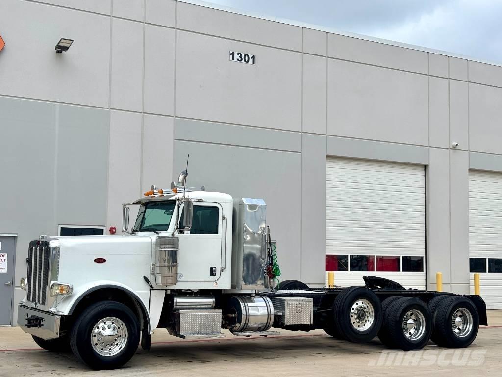 Peterbilt 388 Conventional Trucks / Tractor Trucks