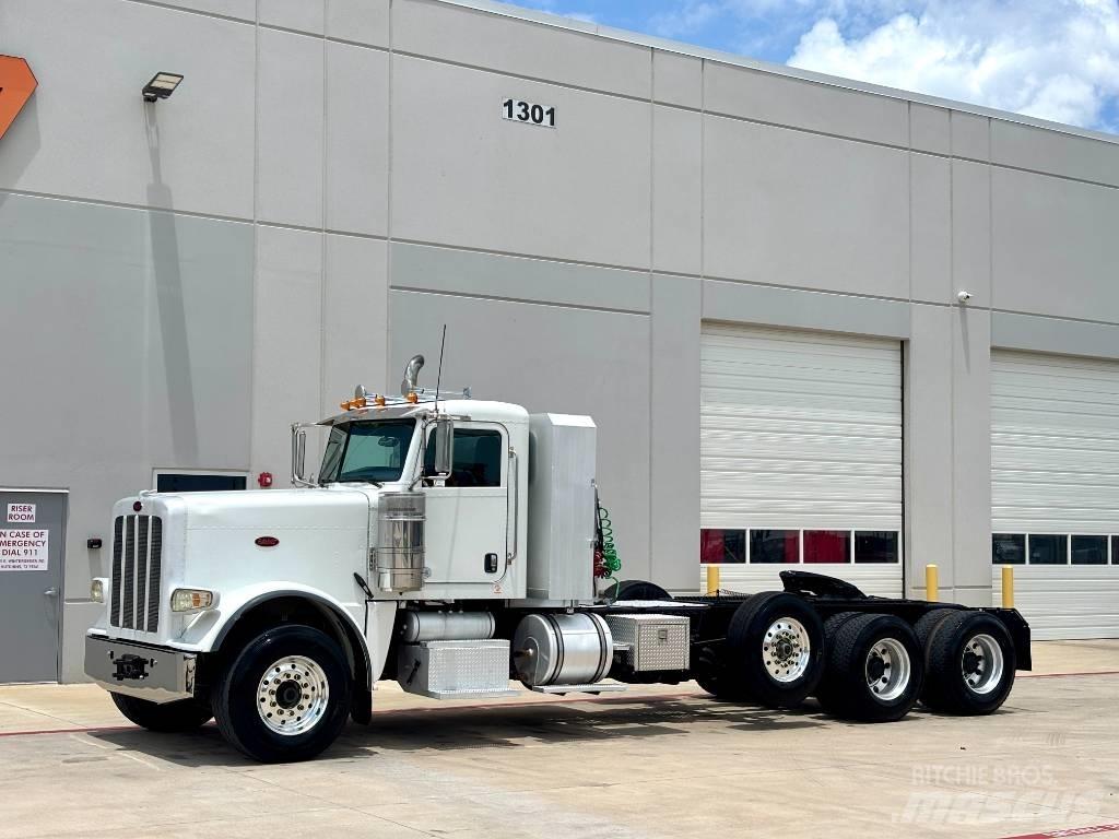 Peterbilt 388 Conventional Trucks / Tractor Trucks