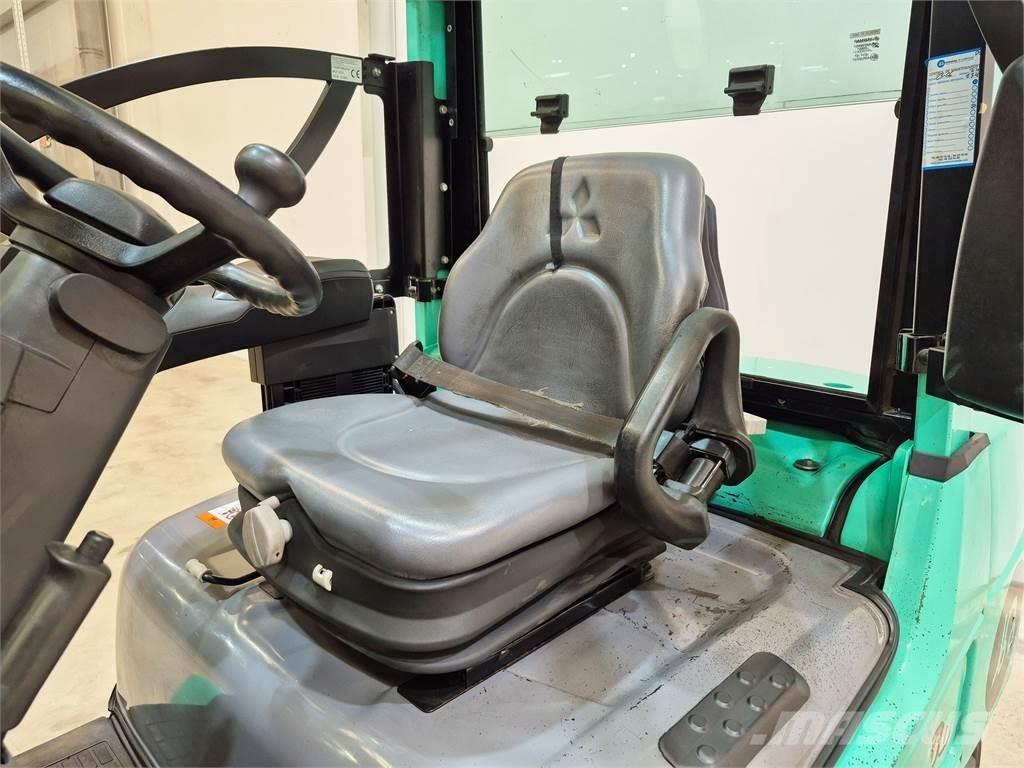 Mitsubishi FD30NT Diesel Forklifts