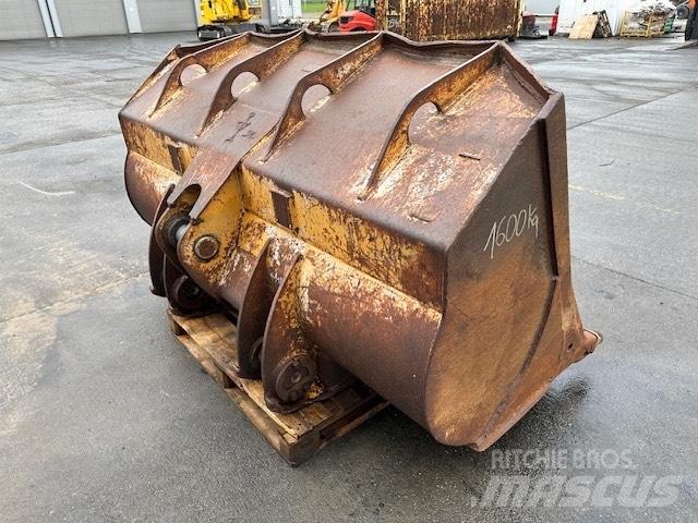 Liebherr LR 632 Buckets
