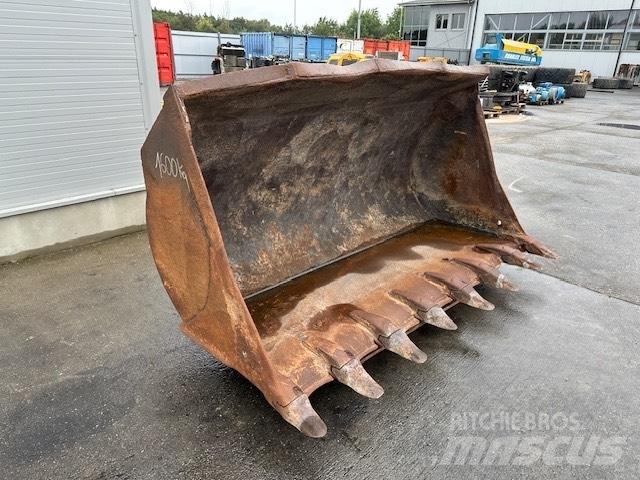 Liebherr LR 632 Buckets