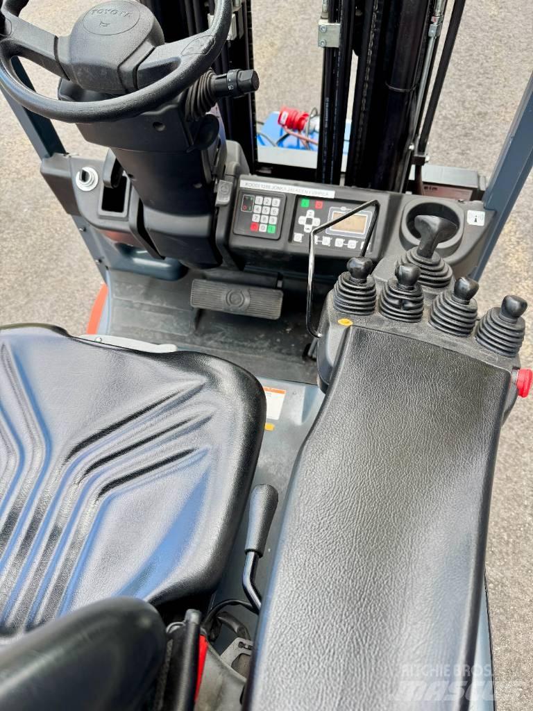 Toyota 8FBEKT18T Electric Forklifts