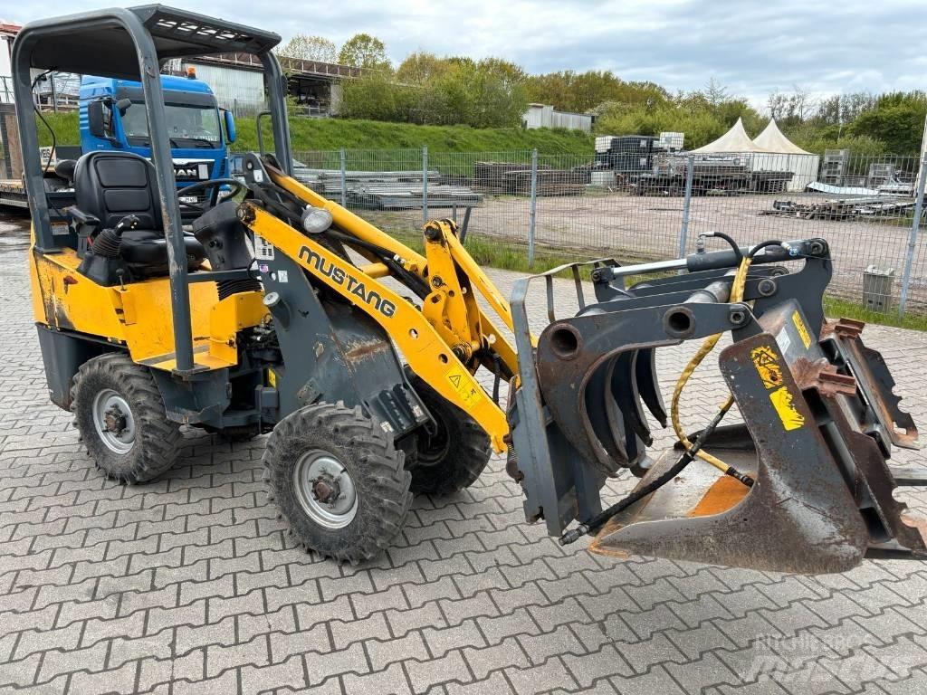 Mustang AL 100 Mini Loader
