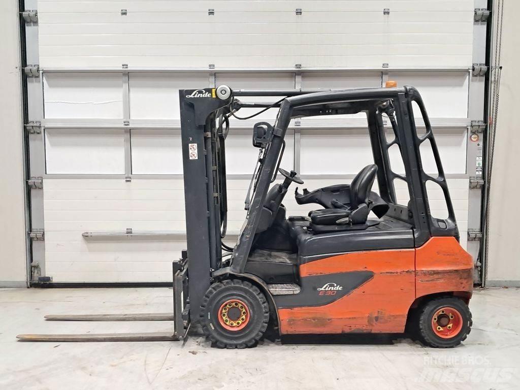 Linde E30-01 Electric Forklifts