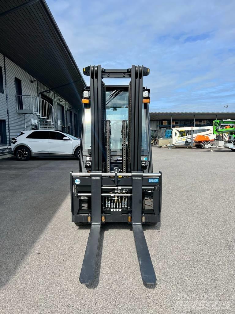 Hyundai 35DN-9V Diesel Forklifts