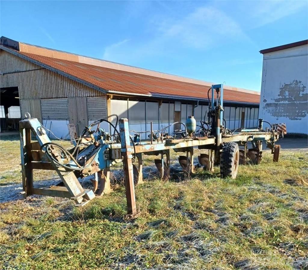 Fortschritt B550 Plows