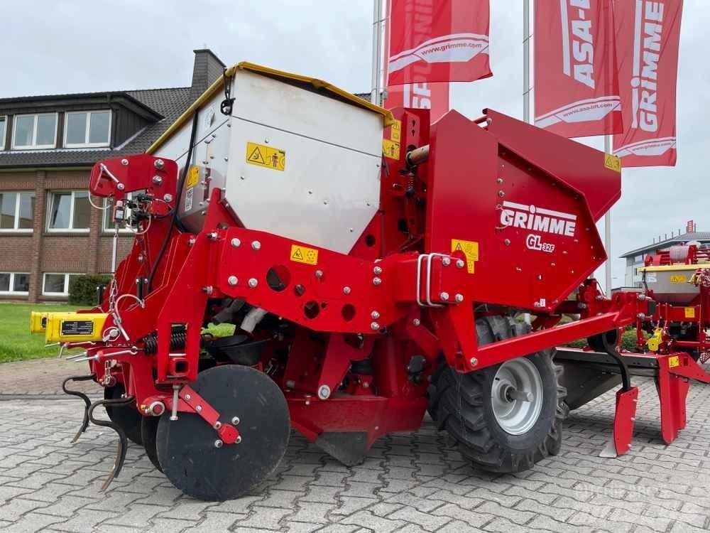 Grimme GL 32 F Potato Planters