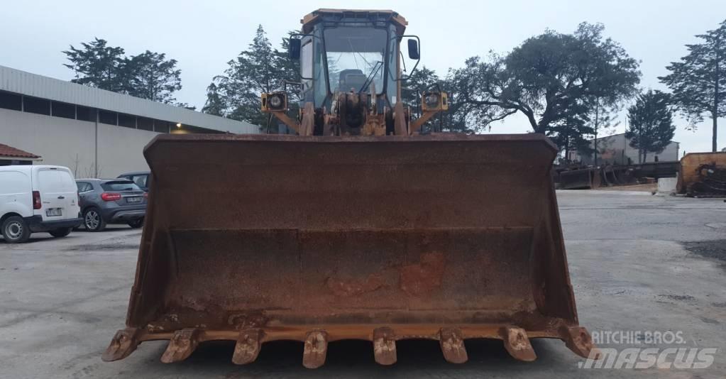 Komatsu WA500-1 Wheel Loaders