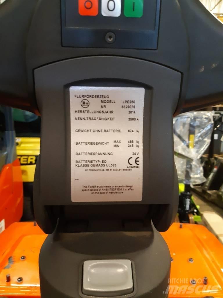 Toyota LPE250 Low lifter with platform