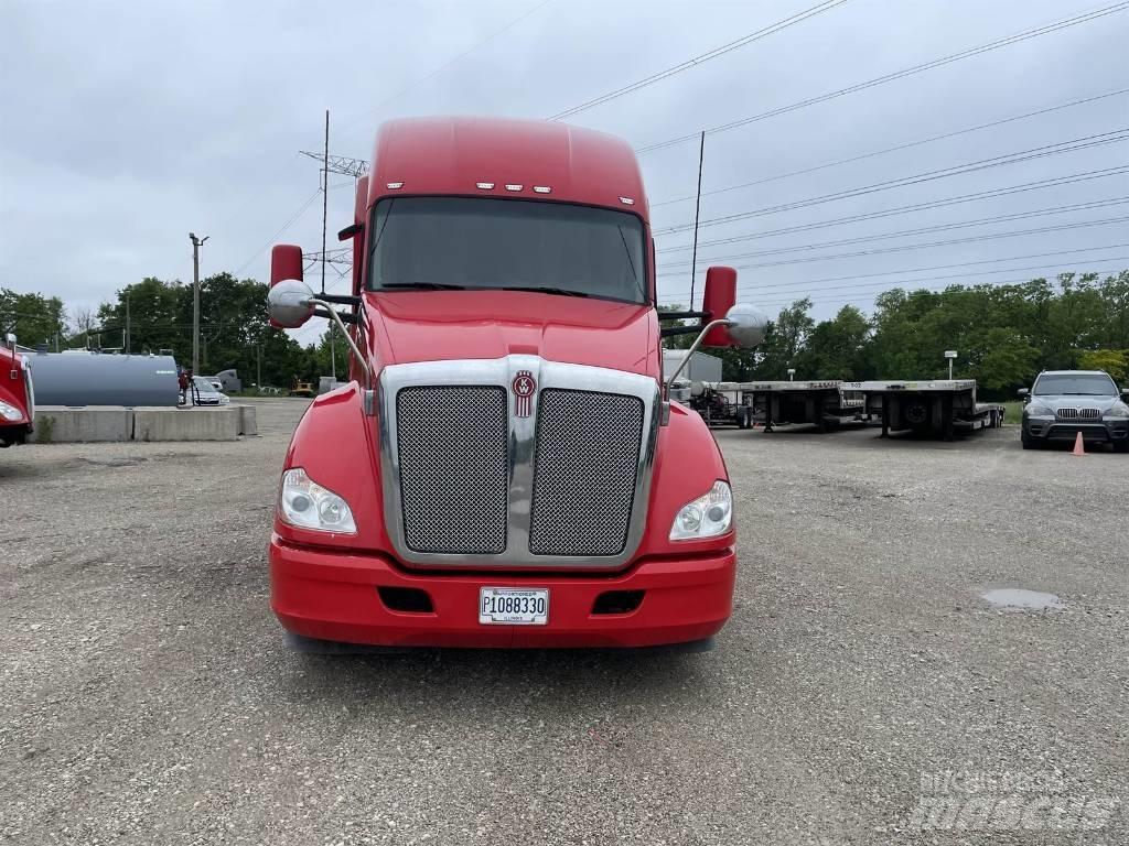 Kenworth T 680 Conventional Trucks / Tractor Trucks