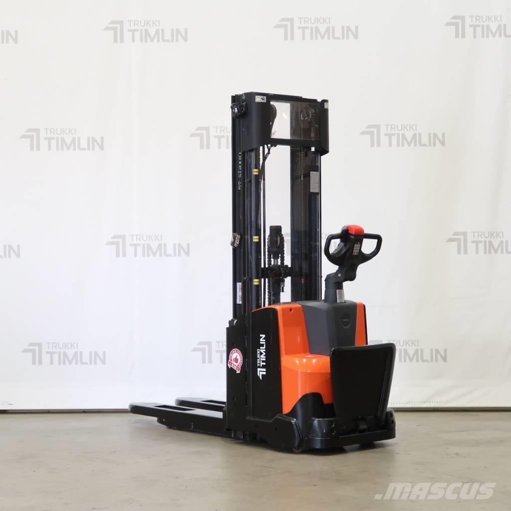 Toyota SWE120L Self Propelled Stackers
