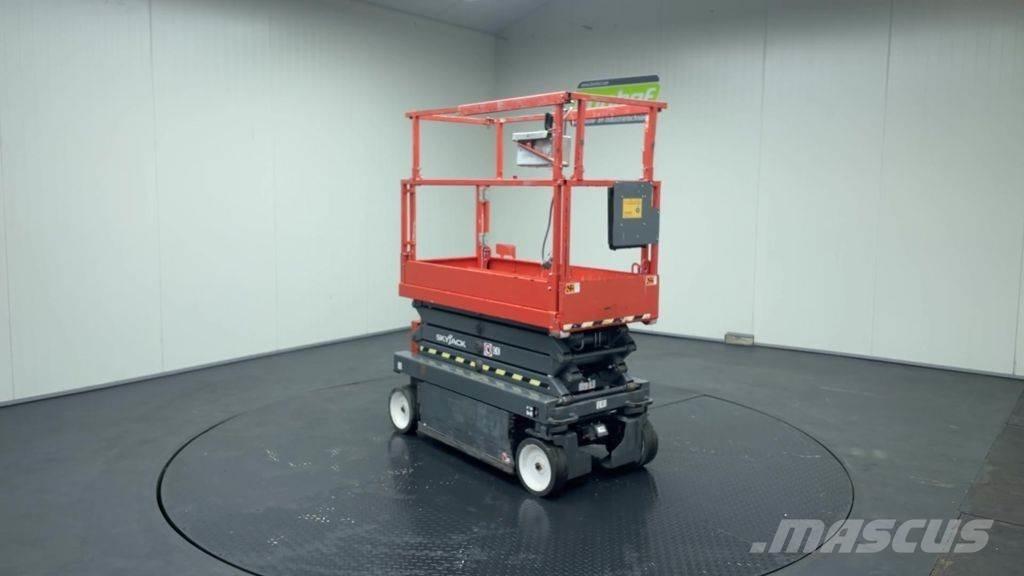 SkyJack SJ3219 Scissor Lifts