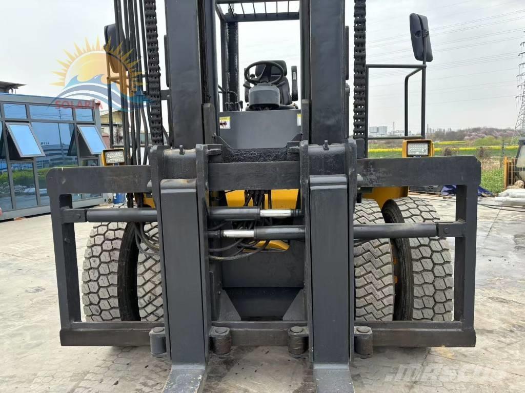 Komatsu FD 200 Diesel Forklifts