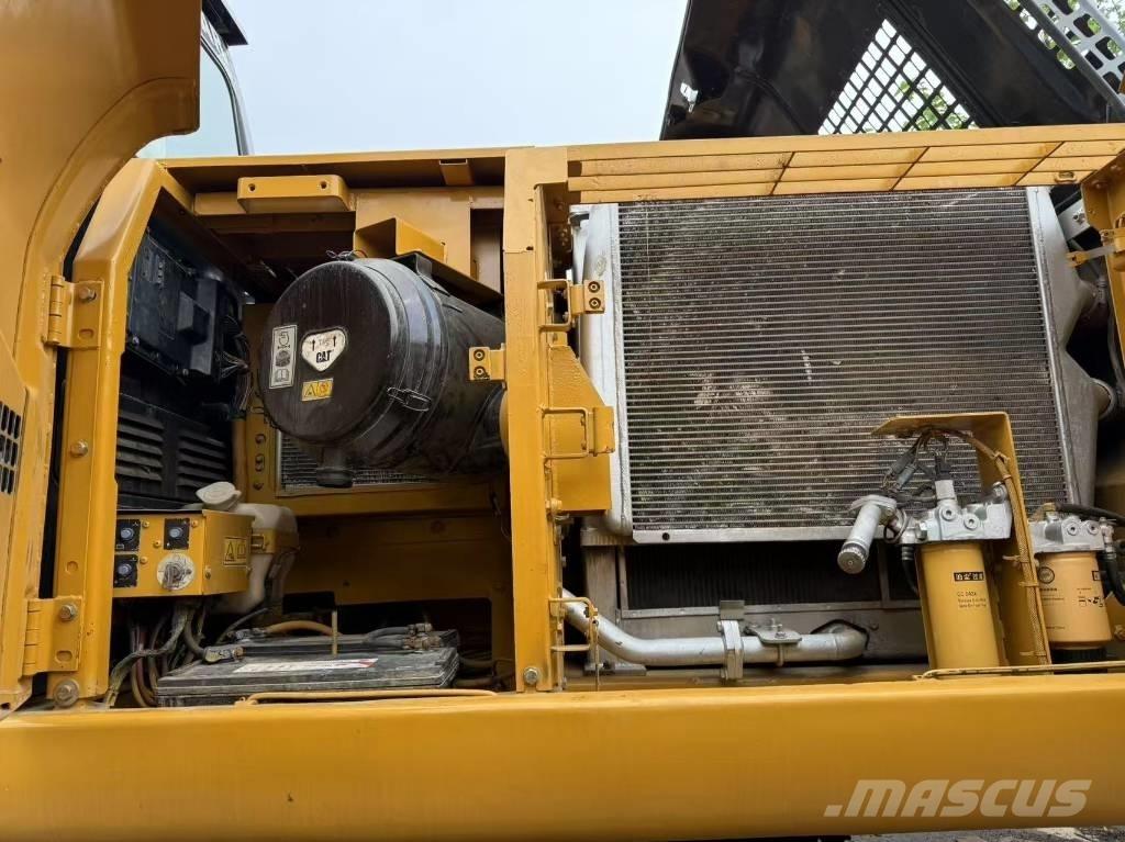 CAT 330 D Crawler Excavators