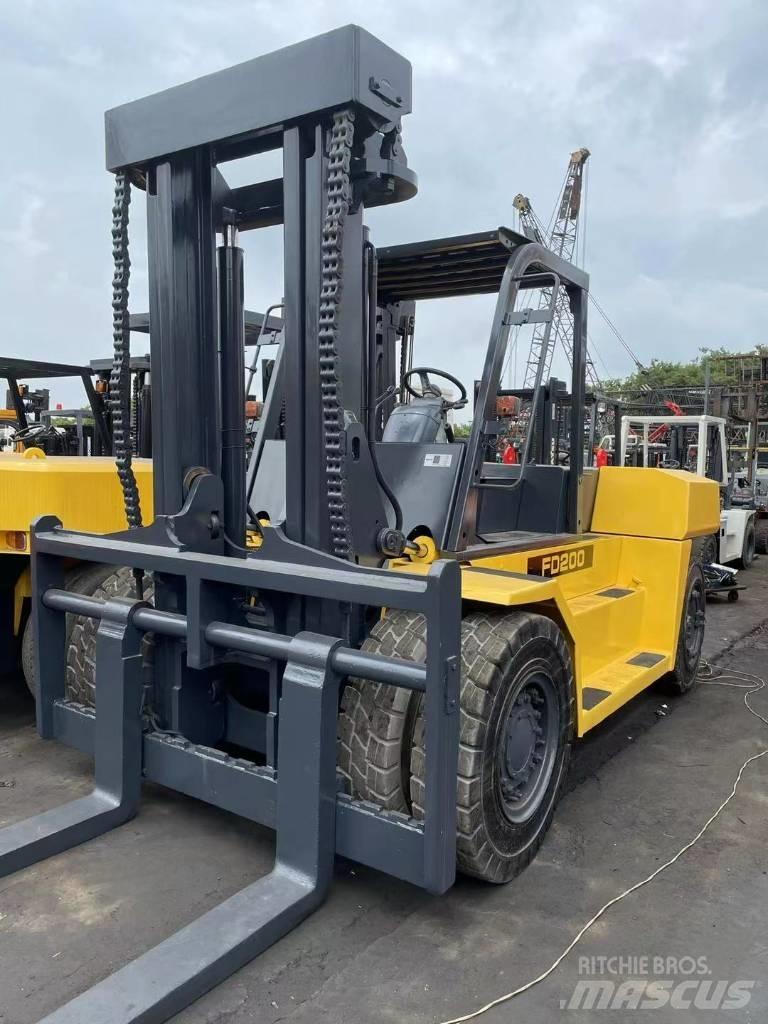 Komatsu 20 ton Diesel Forklifts