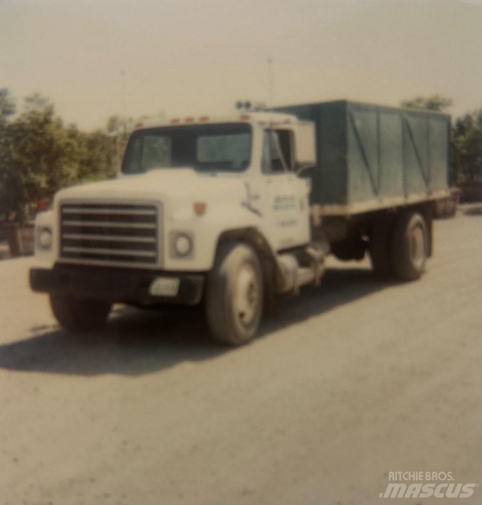 International S 1900 Dump Trucks