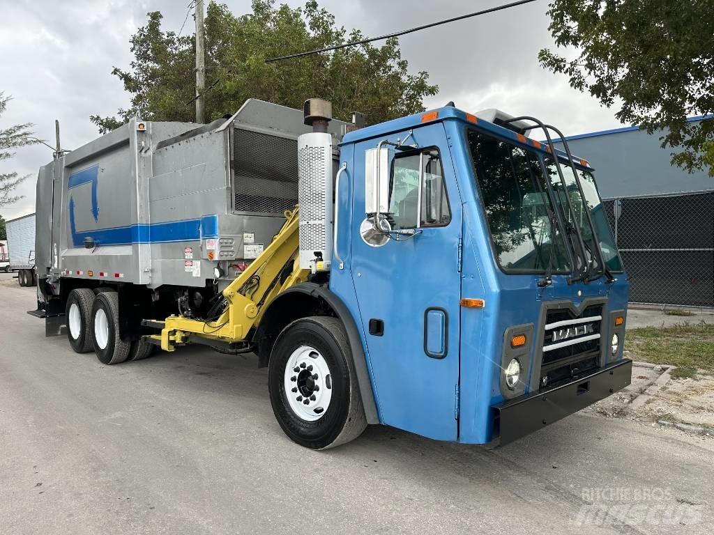 Mack LEU Garbage Trucks / Recycling Trucks