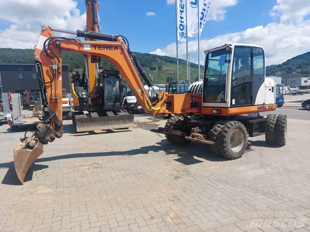 Schaeff HML32 | CW08 Wheeled Excavators
