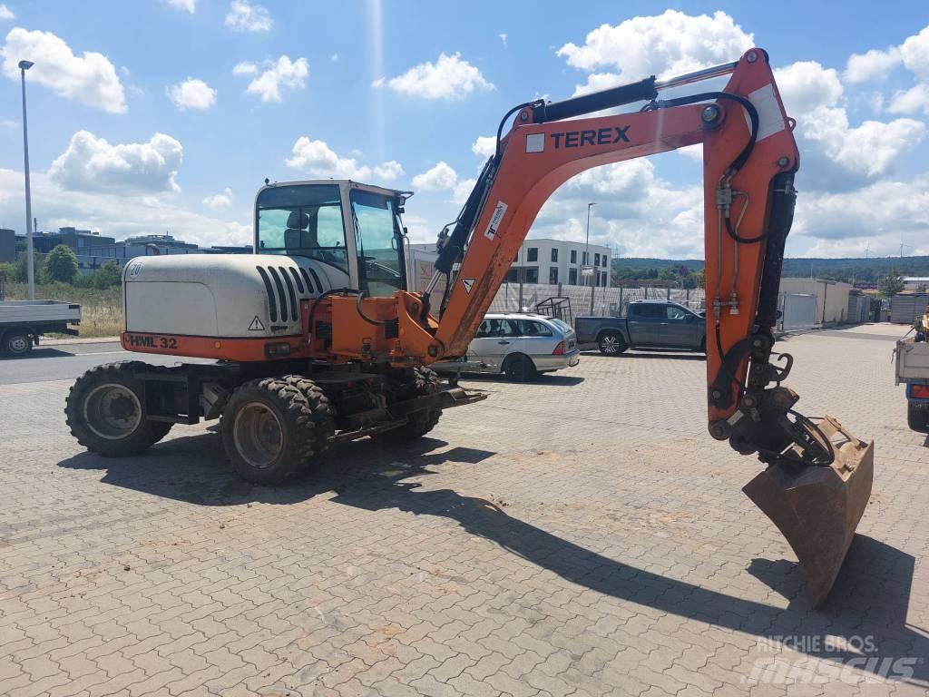 Schaeff HML32 | CW08 Wheeled Excavators