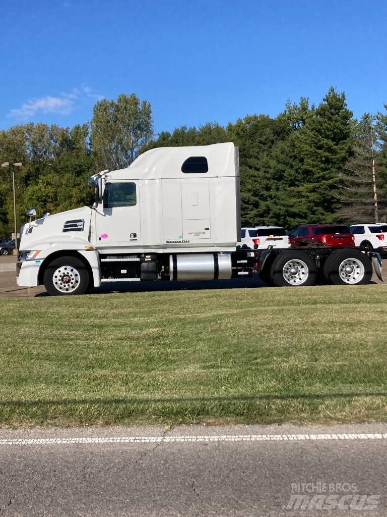 Western Star 5700 XE Conventional Trucks / Tractor Trucks
