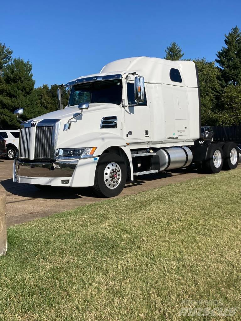 Western Star 5700 XE Conventional Trucks / Tractor Trucks