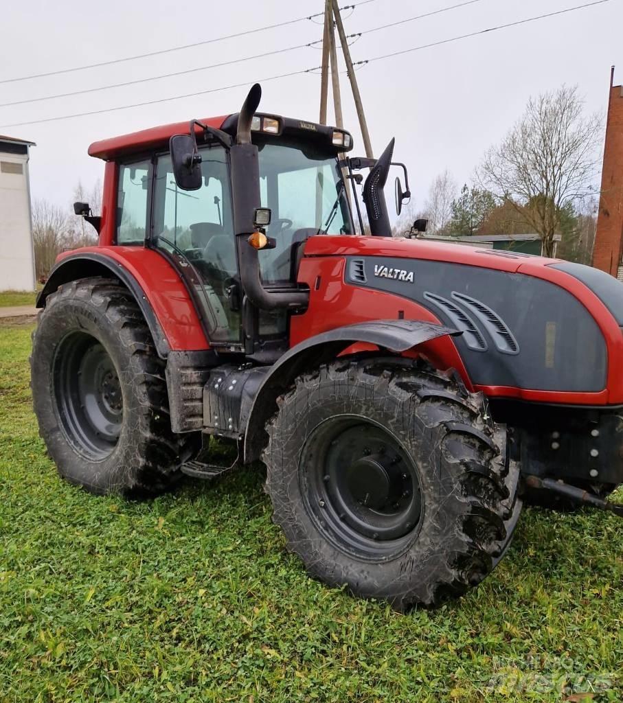 Valtra T 202 Versu Tractors