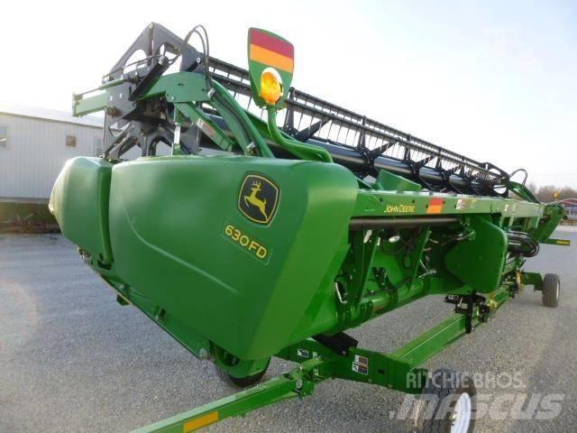 John Deere 630 F Harvester Headers
