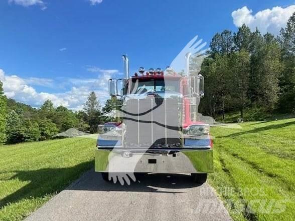 Peterbilt 389 Conventional Trucks / Tractor Trucks