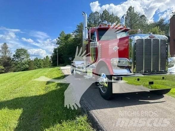 Peterbilt 389 Conventional Trucks / Tractor Trucks