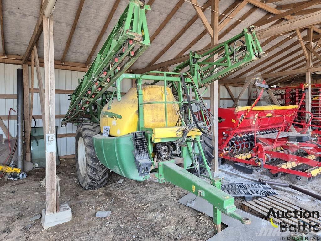 John Deere 732 Trailed sprayers