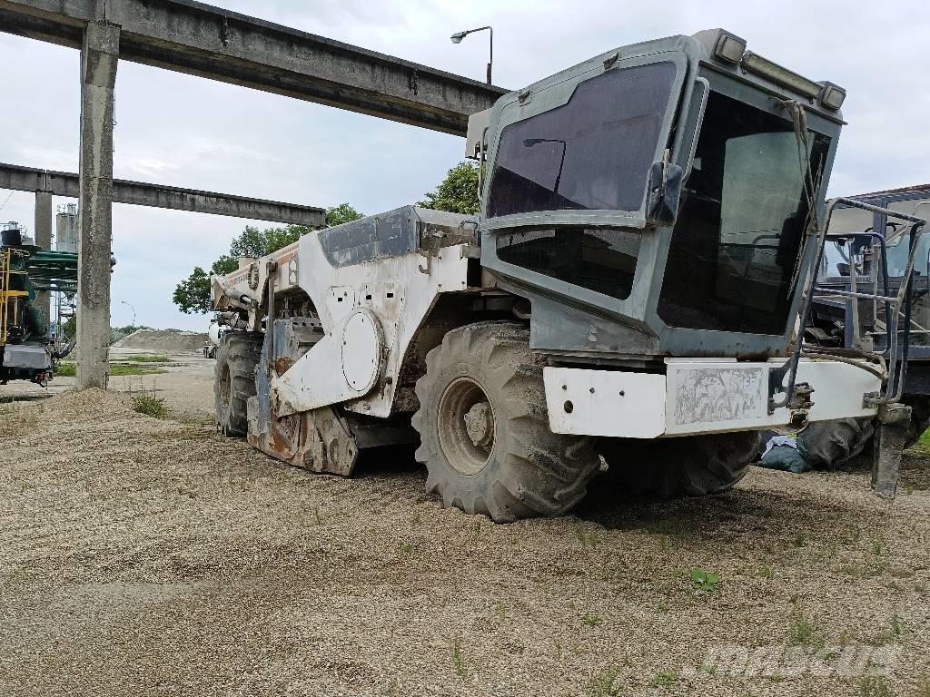 Wirtgen WR 2400 Asphalt Recycling Equipment