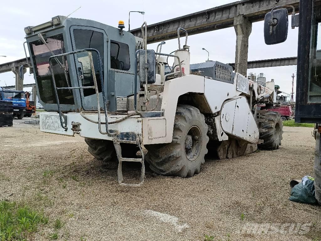 Wirtgen WR 2400 Asphalt Recycling Equipment