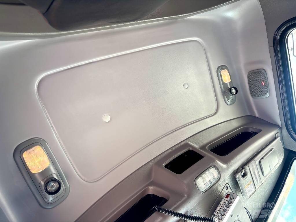 Peterbilt 389 Conventional Trucks / Tractor Trucks