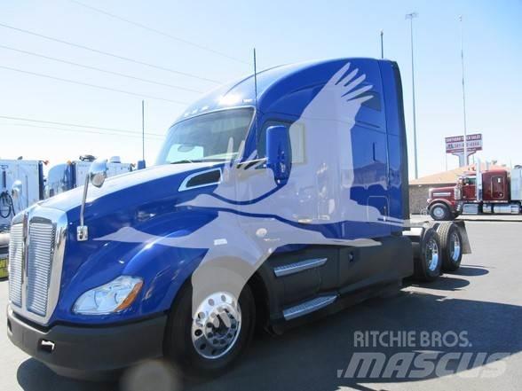 Kenworth T680 Conventional Trucks / Tractor Trucks