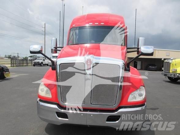 Kenworth T680 Conventional Trucks / Tractor Trucks