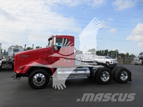 Kenworth T800 Conventional Trucks / Tractor Trucks